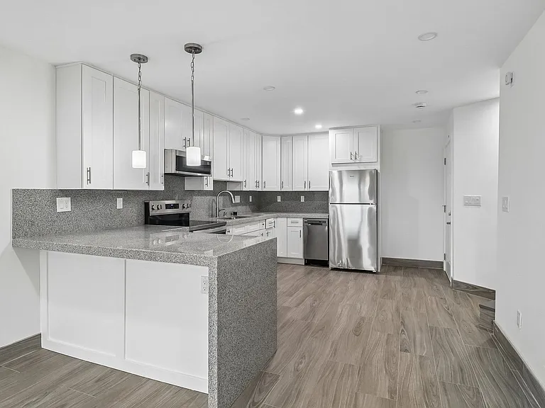 Renovated Oceanside Apartment Homes-MOVE IN PROMOTION! — Photo 9