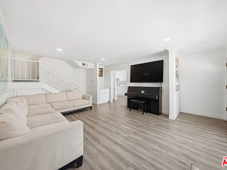 3442 Del Amo Blvd — Photo 14