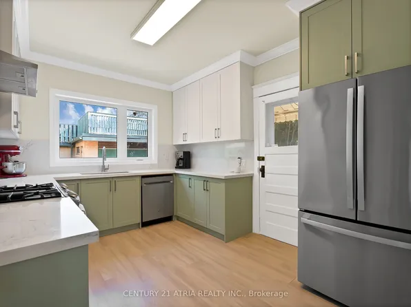 32 Rosevear Ave, Toronto, ON M4C 1Z3