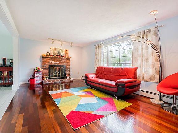 5th image of 83 Woodburn Dr