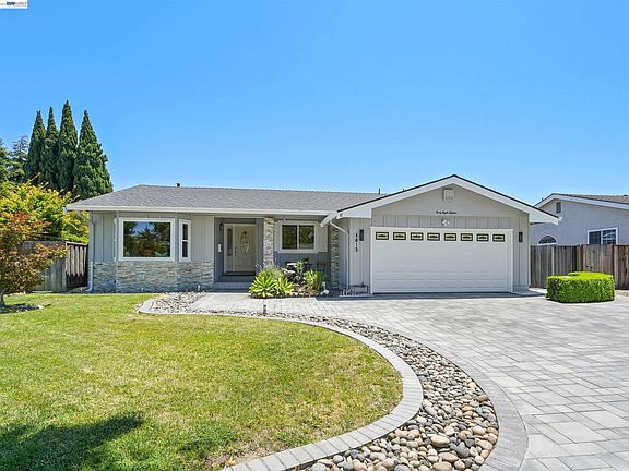 3rd image of 4815 Windermere Dr