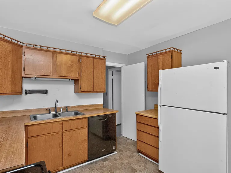 2423 Underwood St — Photo 5