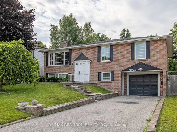 978 Wildwood Dr, Newmarket, ON L3Y 2B5