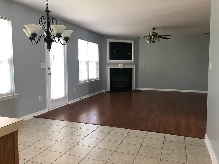 4428 Cades Cove Dr — Photo 3