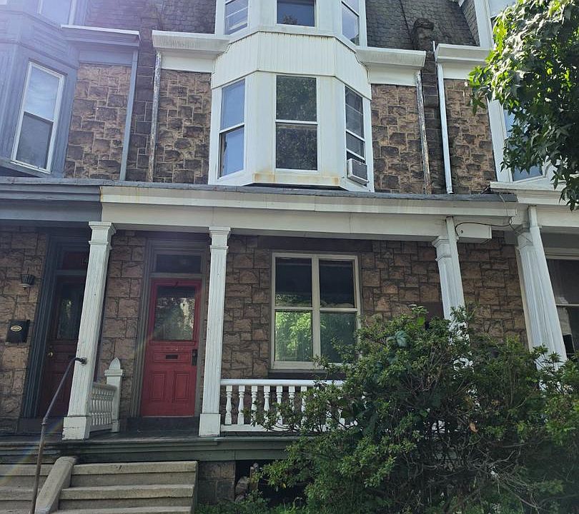 1st image of 142 W Douglass St