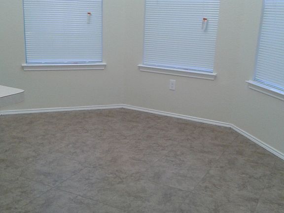 3rd image of 944 Fenway Ln