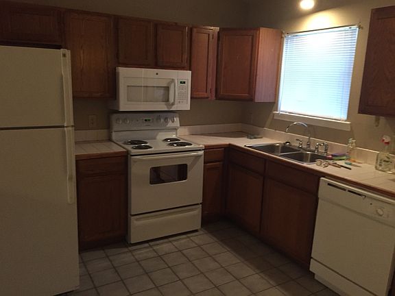 2nd image of 3300 Crestwood Dr APT 2
