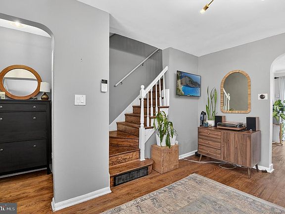 3rd image of 162 Forrester St SW