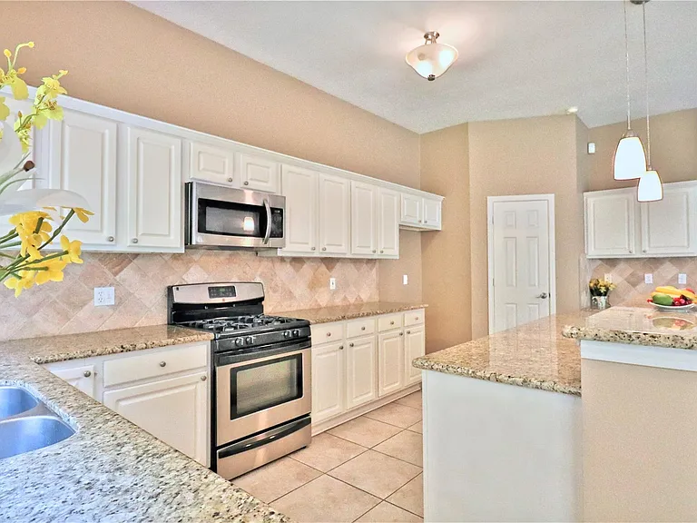 4530 Springfield Lakes St — Photo 10