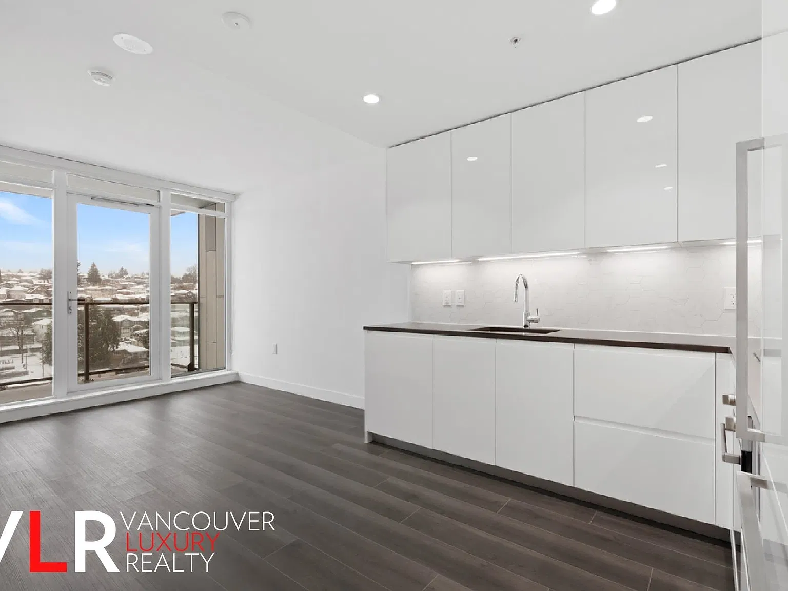 8188 Fraser St — Photo 2