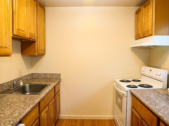 2nd image of 641 Iris Ave #2