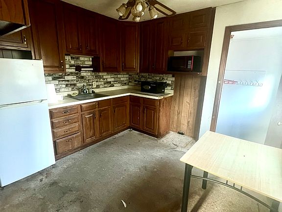 4th image of 701 7th St