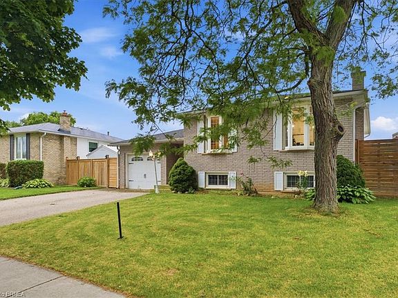 3rd image of 76 Enfield Cres
