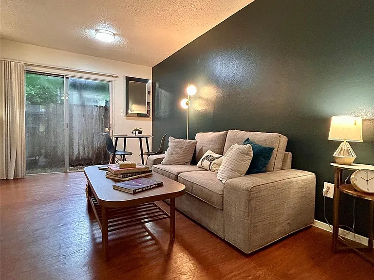 4209 Avenue B #103 — Photo 2