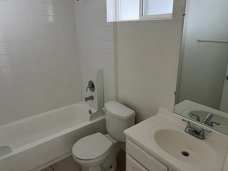 3100 E 7th St #9 — Photo 9