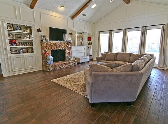 3rd image of 1308 Stonewood Dr