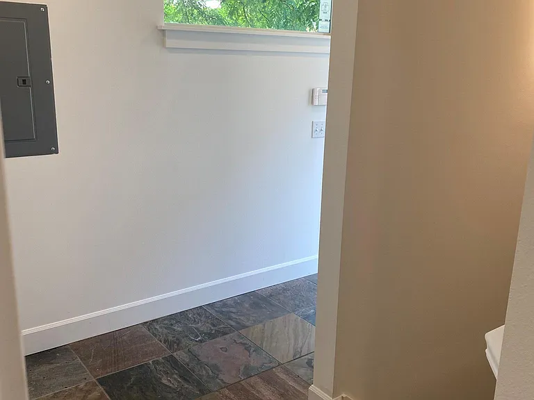 2516D E Denny Way — Photo 3