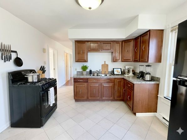76 E Pearl St #3