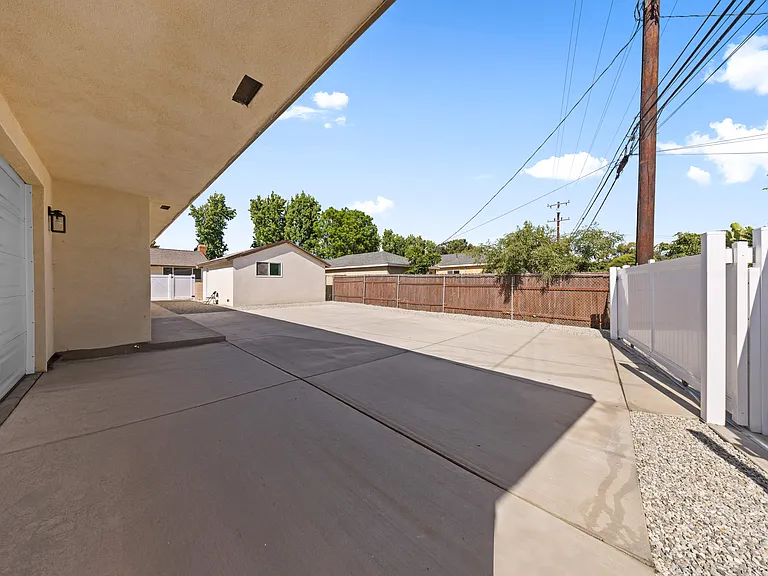 422 Roosevelt Ave — Photo 17