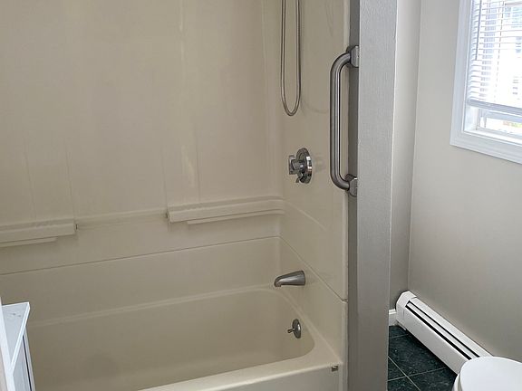 5th image of 185 Hughes Ave Floor 2