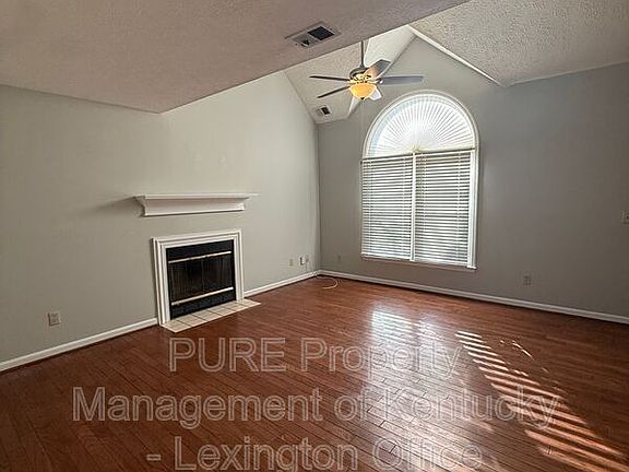4th image of 1304 Red Stone Dr