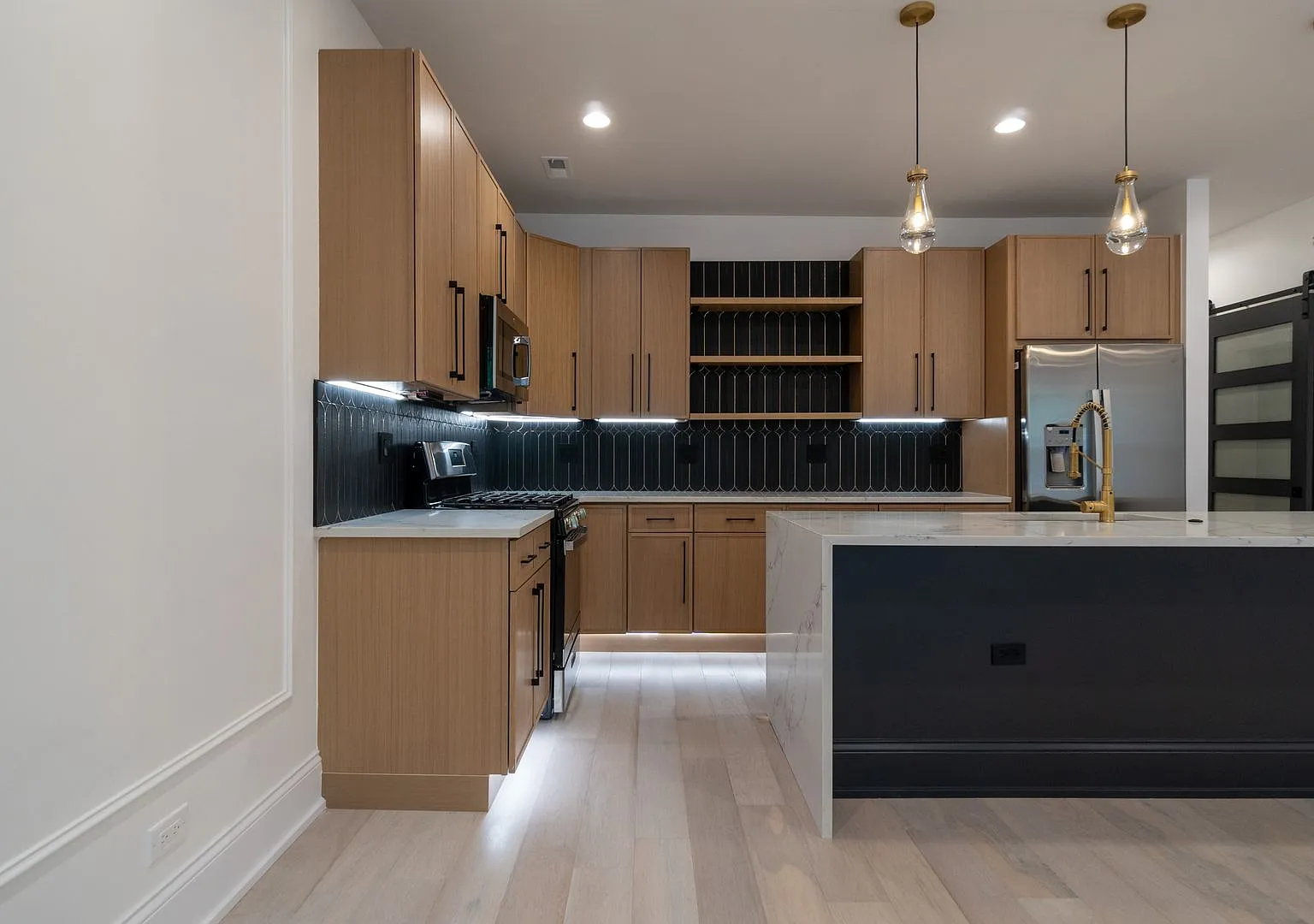 Newly Rehabbed 3-bedroom, 2-bath Gem with In-Unit Washer/Dryer! Discover Uptown Living. — Photo 4
