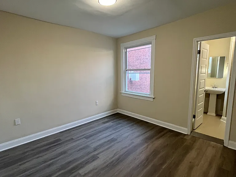 West Franklin Apts — Photo 28