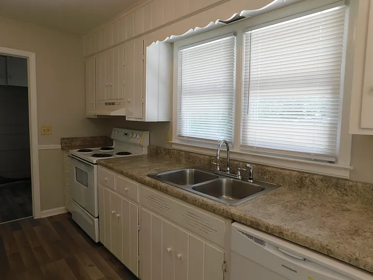 2921 Stratford Dr — Photo 12