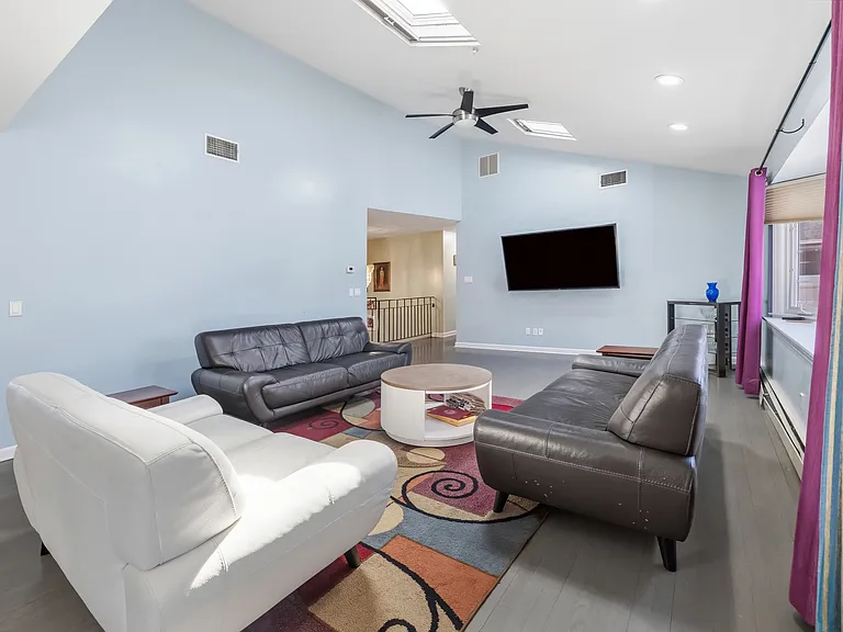 682 Floyd St — Photo 16