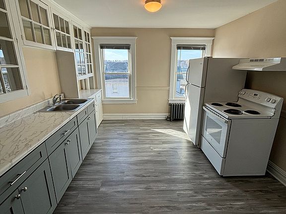 3rd image of 409 Main St #9