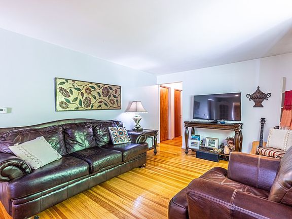 4th image of 4 Charmaine Rd