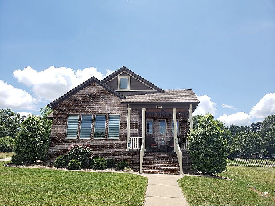 1st image of 1025 Essex Dr