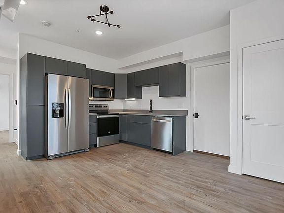 4th image of 595 E Broad St #2F