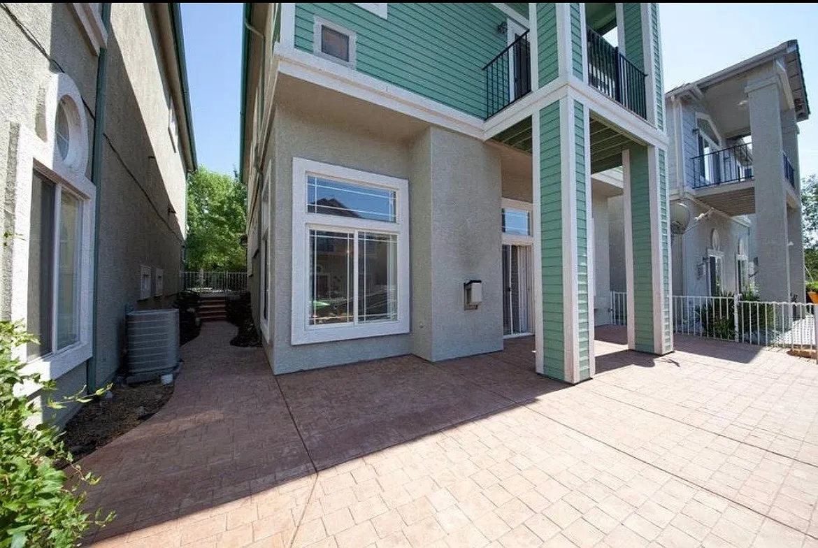 1163 Bayshore Dr photo 1