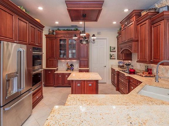 3rd image of 605 Whisper Woods Dr