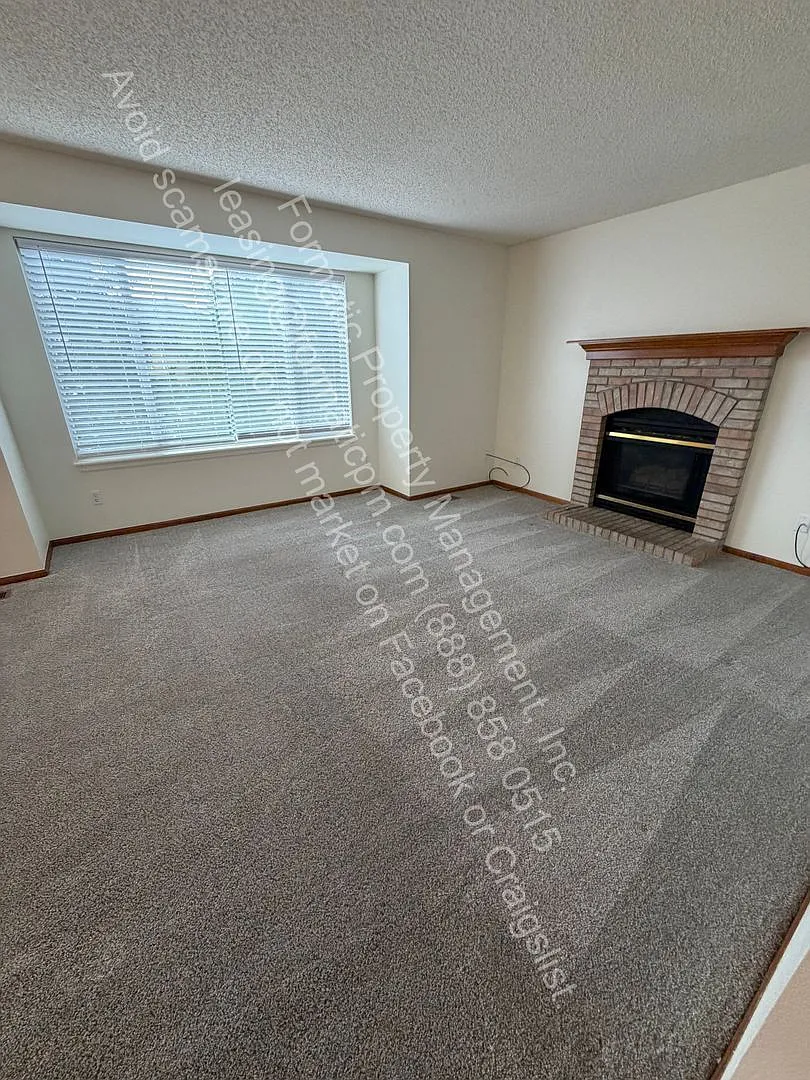 4 bed, 2.5 bath, 1800 sqft, $3,195 — Photo 3