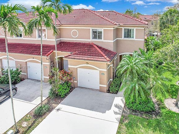 3rd image of 7952 N Southwood Cir