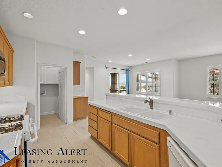 24320 Lorenzo Ln — Photo 10