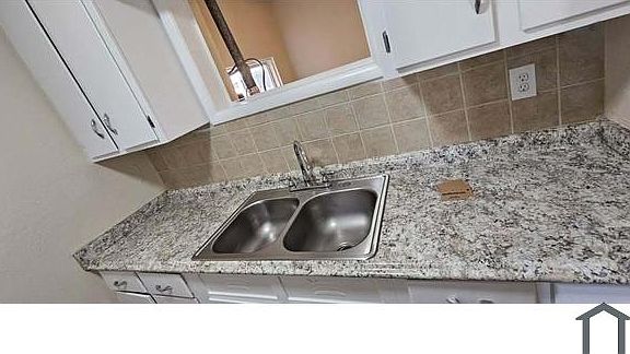 3rd image of 2900 Westhaven Dr APT B
