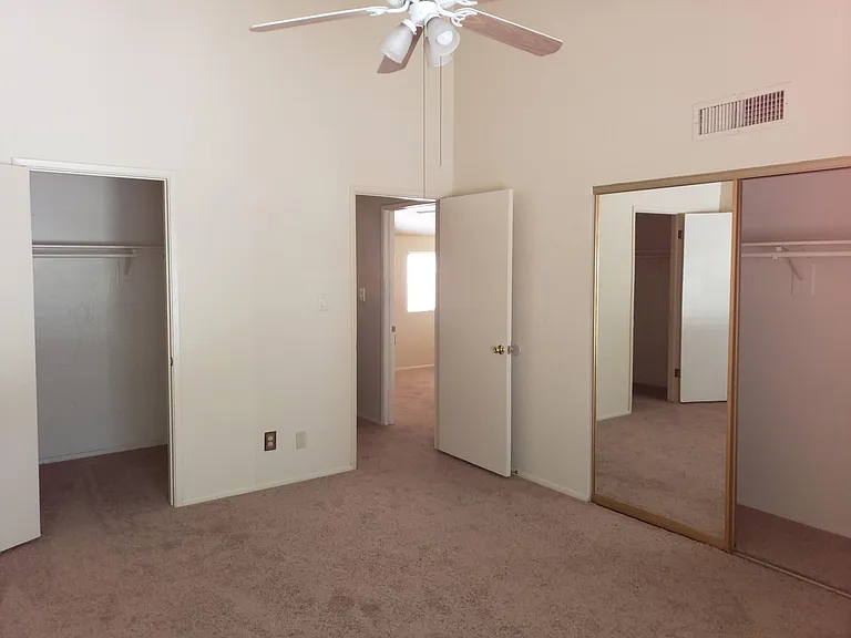 1536 S River Dr — Photo 3
