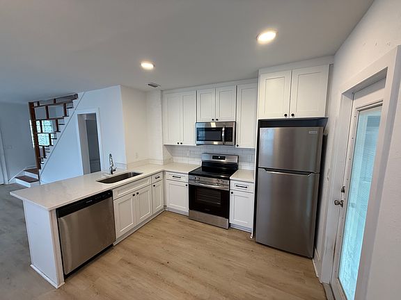 4th image of 231 Columbia Dr APT B