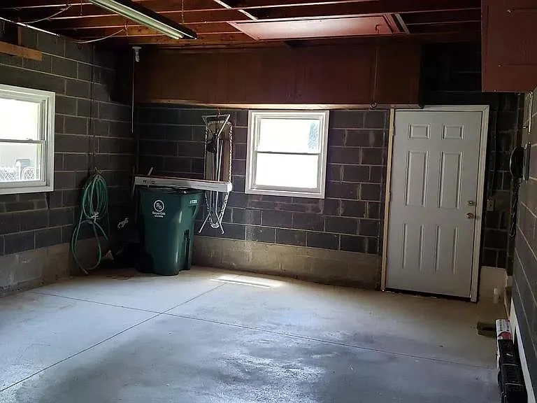 2111 W Forteen Mile Rd — Photo 31