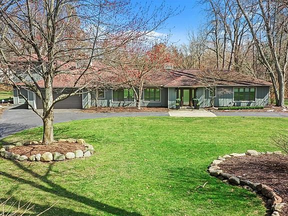 3rd image of 30656 Woodside Dr