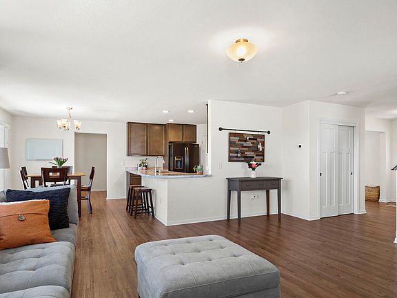 5th image of 302 Autumn Crest Ln