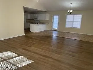 3 bed, 2.0 bath, 1600 sqft, $1,900 — Photo 3