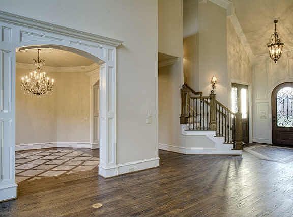 3rd image of 5609 S Woodcreek Cir