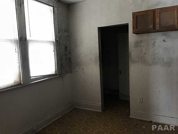 5th image of 2128 N Linn St