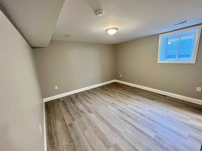 214 Gibbons St #BASEMENT — Photo 12