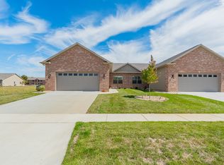 1906 Dunraven Rd, Bloomington, IL 61704