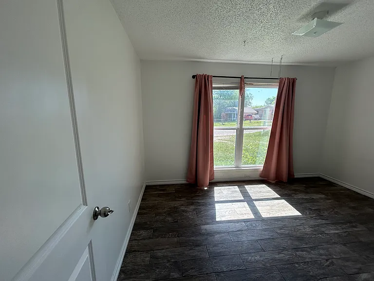 402 Randy Blvd #B — Photo 4